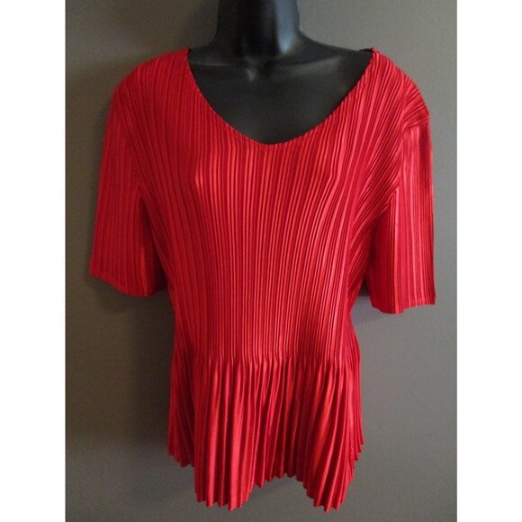 Crimson Red Satin Crinkled Pleated Short Sleeve Pull Over Top Size Large - Picture 1 of 4